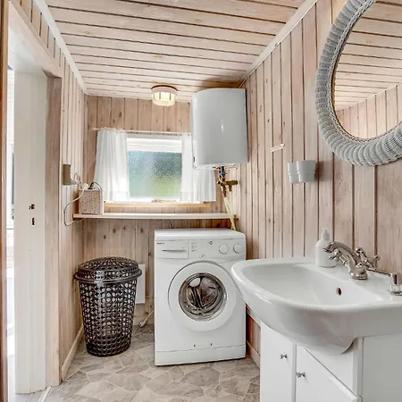 Lovely In With Wifi Holiday home *